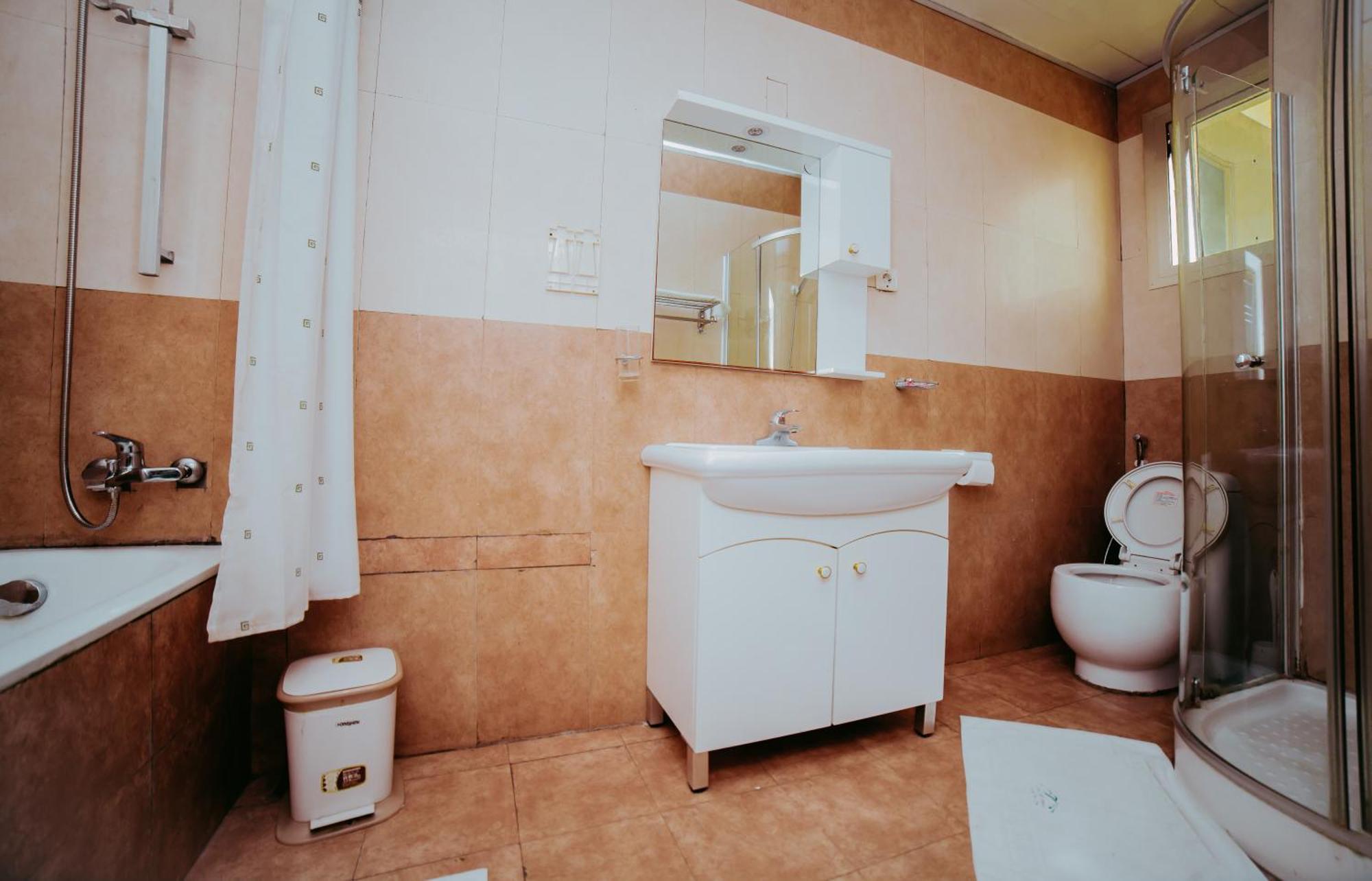 City Hill Hotel Бужумбура Экстерьер фото
